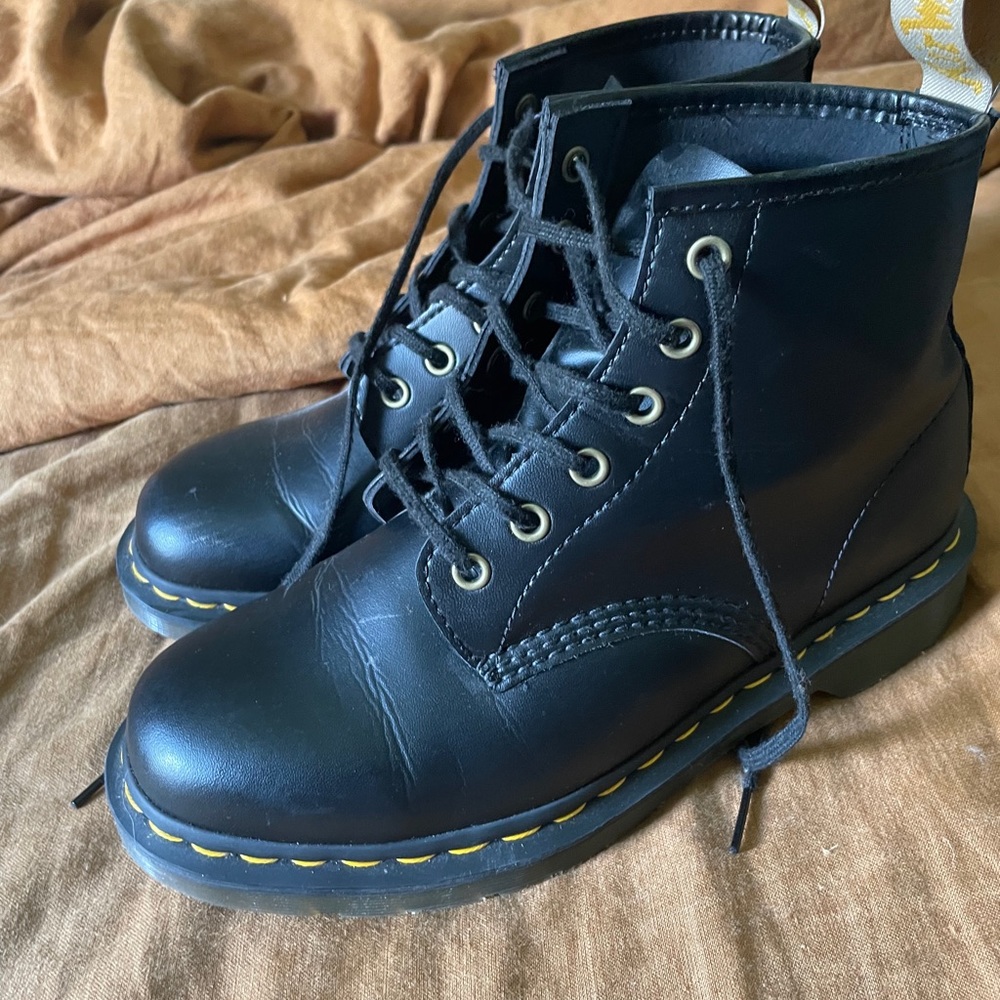 DOC MARTEN VEGAN BOOTS